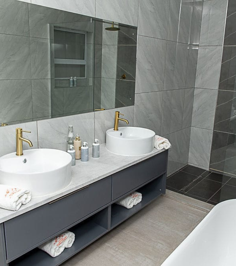 Lilitha accommodation bathroom