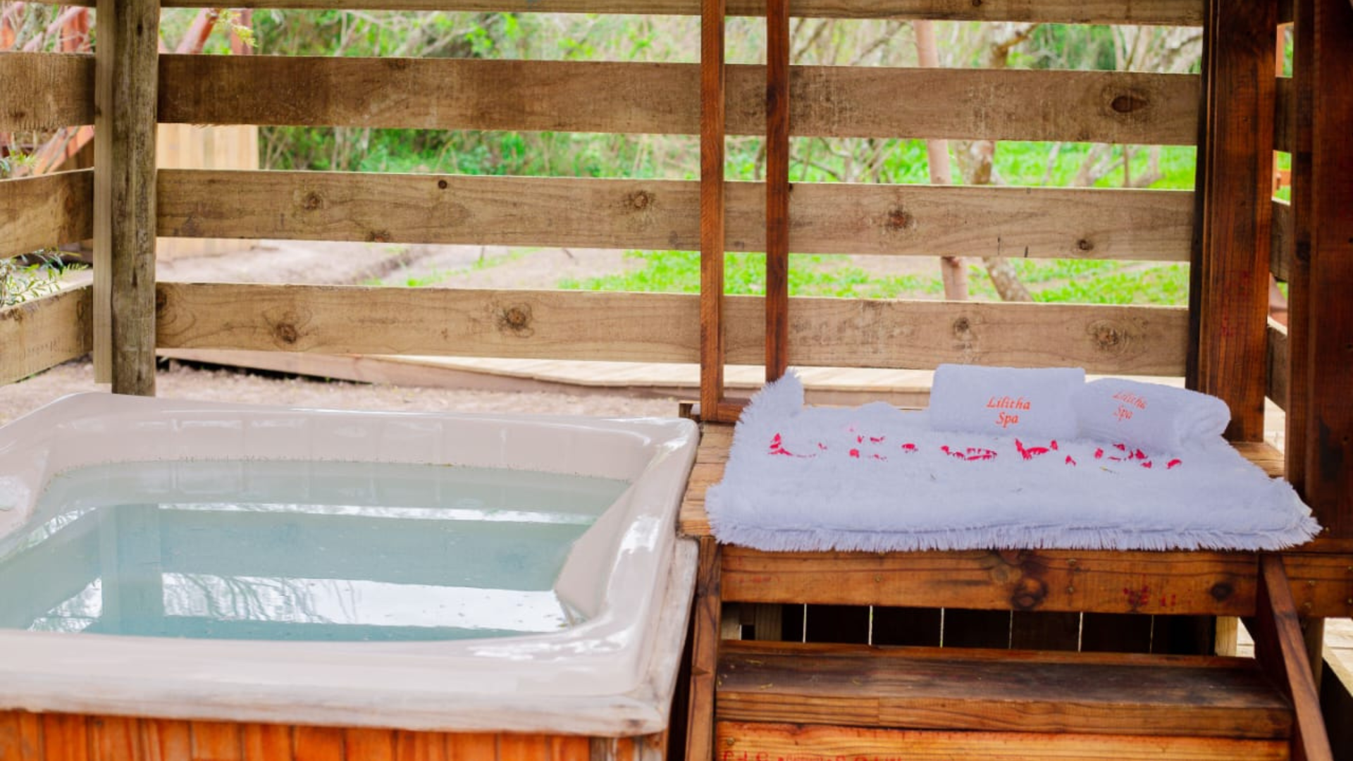 Lilitha Wellness Spa jacuzzi